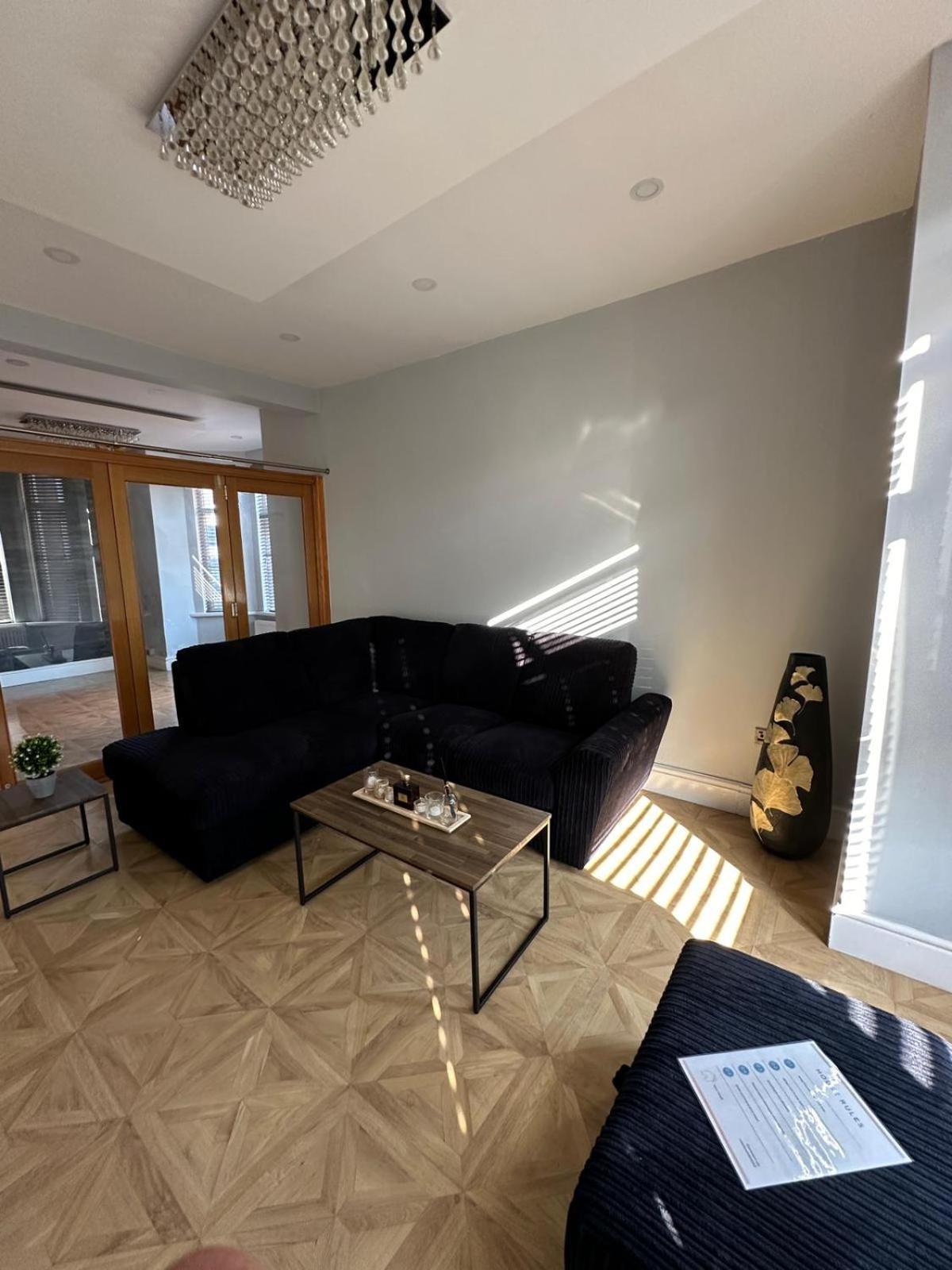 Budget With Private Bathroom Homestay