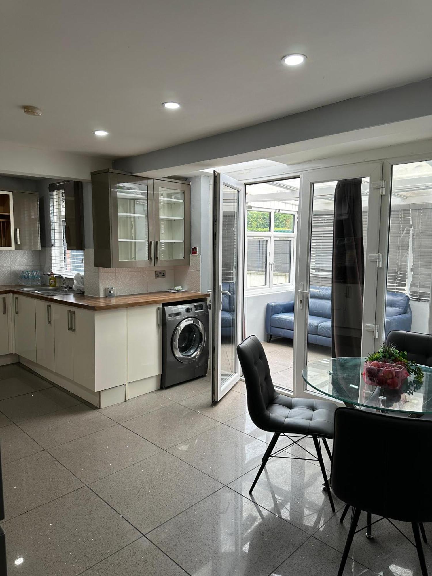 Homestay Budget With Private Bathroom Manchester