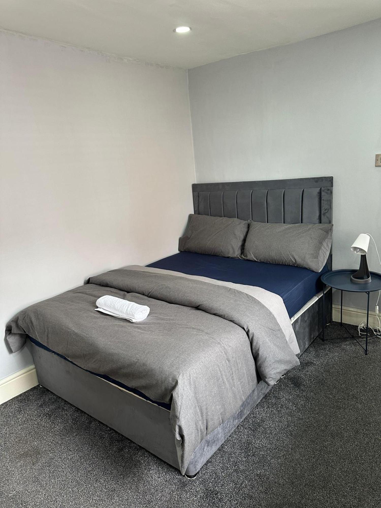 Budget With Private Bathroom * Manchester
